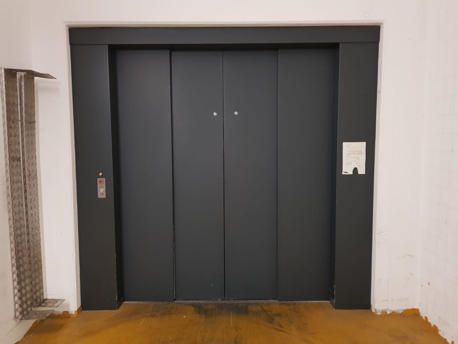 Warenlift Rent MYBOX® storage space in Zurich, Bern & Basel